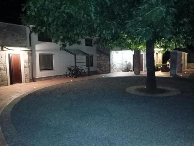Sežana Castle House Rooms, Swimming Pool & Sauna & Tennis Court & Wine Cellar المظهر الخارجي الصورة