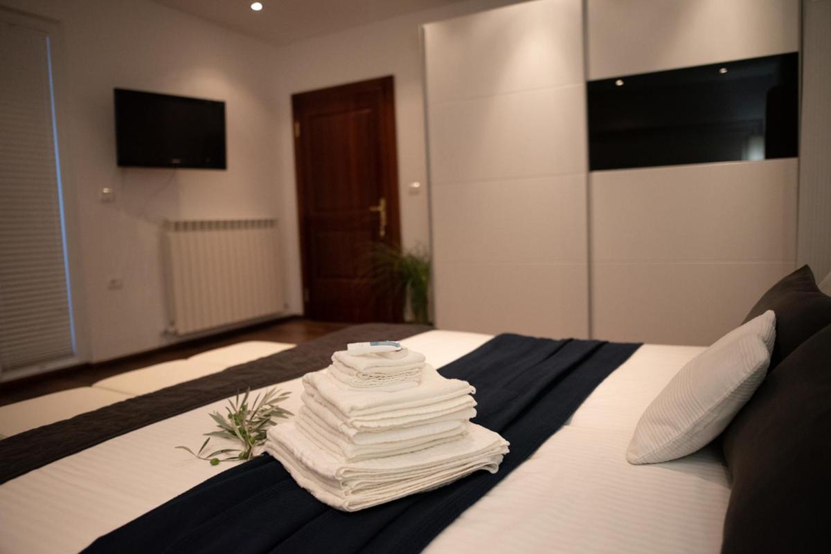Sežana Castle House Rooms, Swimming Pool & Sauna & Tennis Court & Wine Cellar المظهر الخارجي الصورة