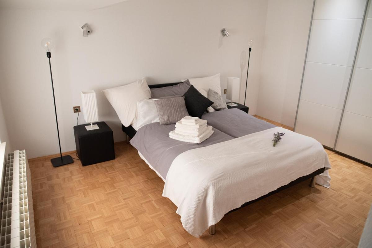 Sežana Castle House Rooms, Swimming Pool & Sauna & Tennis Court & Wine Cellar المظهر الخارجي الصورة