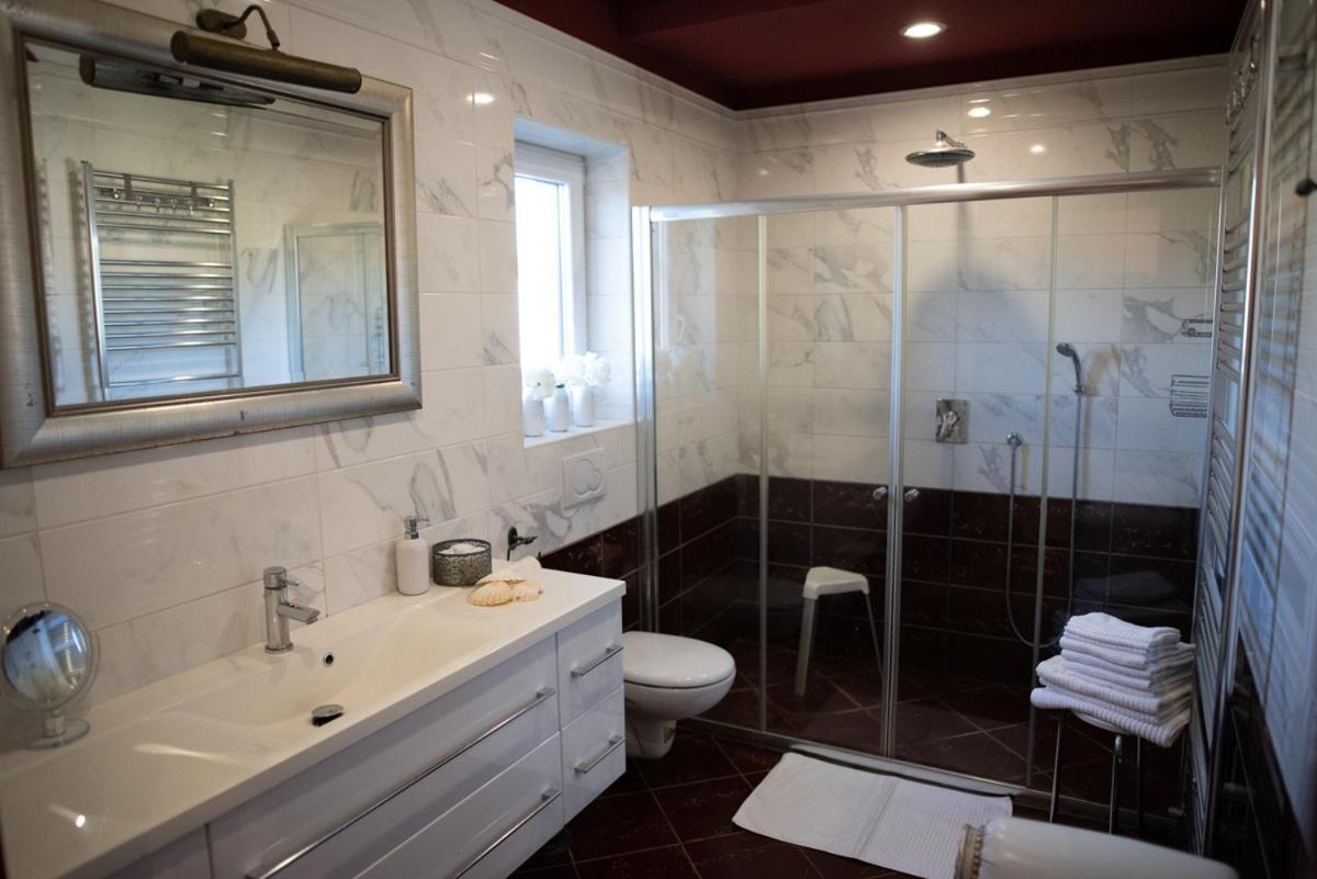 Sežana Castle House Rooms, Swimming Pool & Sauna & Tennis Court & Wine Cellar المظهر الخارجي الصورة