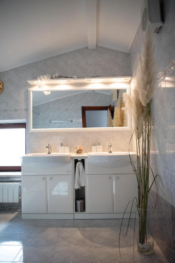 Sežana Castle House Rooms, Swimming Pool & Sauna & Tennis Court & Wine Cellar المظهر الخارجي الصورة